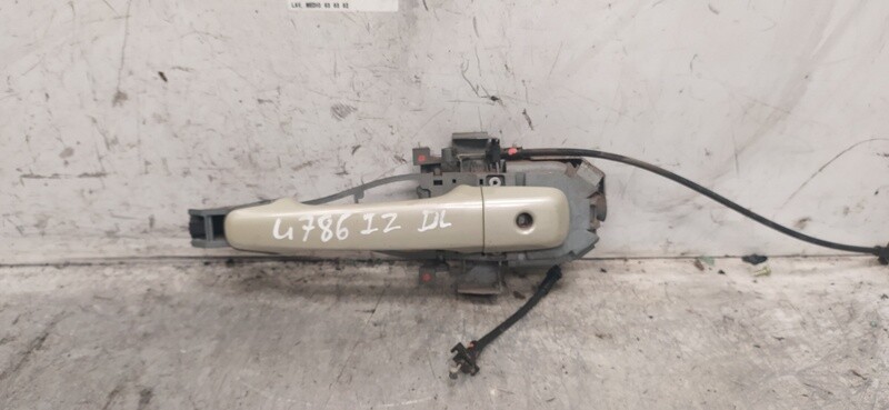 Volvo S40 Berlina 2.4 2003 Left Front Outer Door Handle 211067