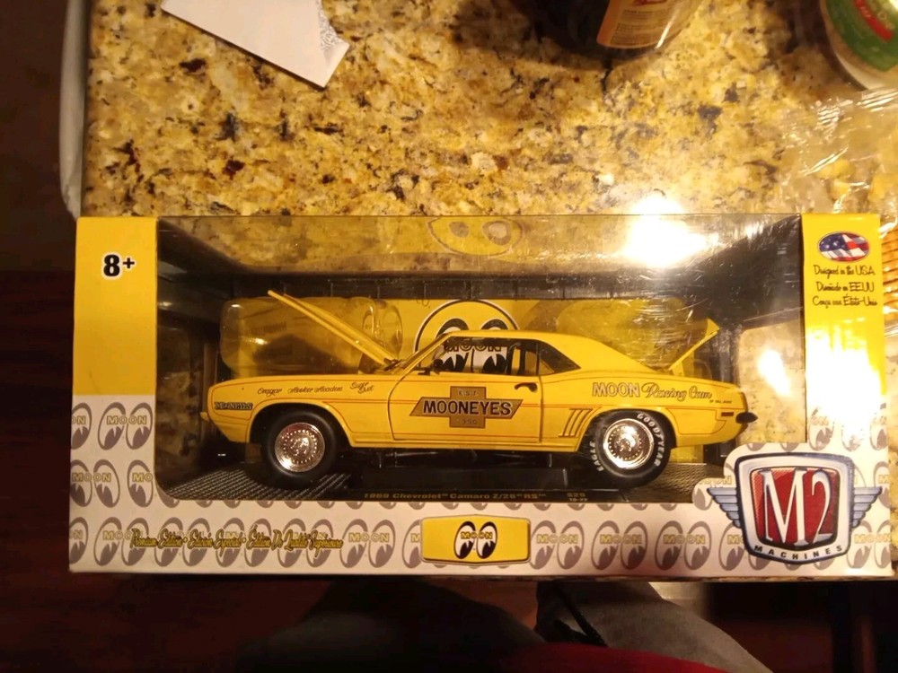 M2 Machines 1969 Chevrolet Camaro Z/28 RS Mooneyes 1:24 Scale Rare! Nice!