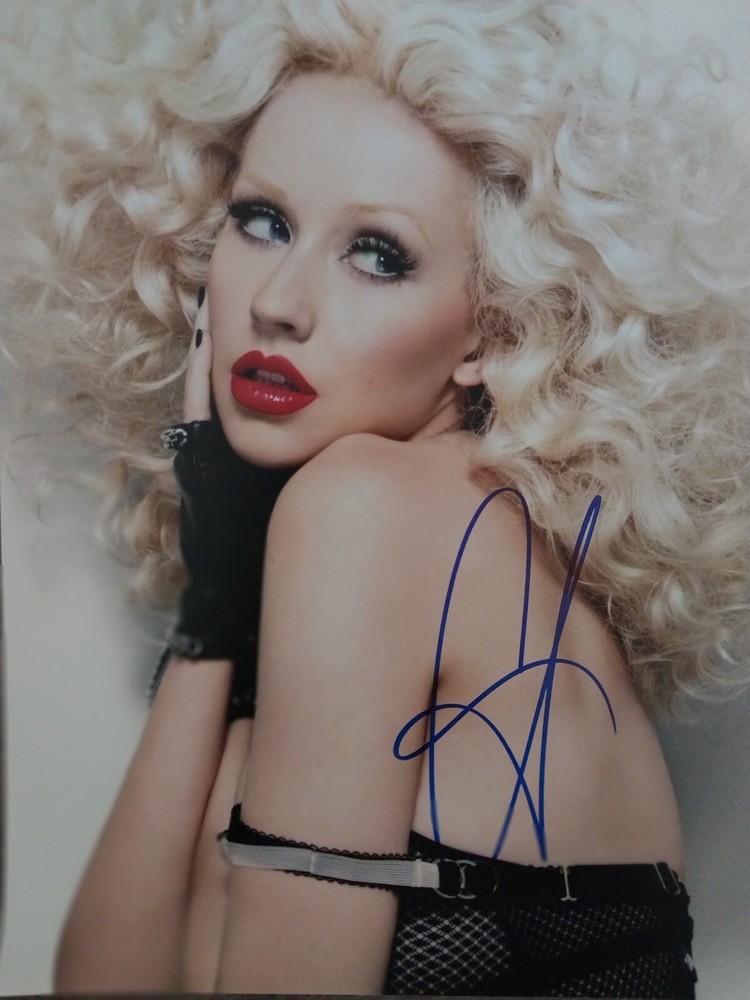 Christina Aguilera signed 8 X 10 Photo Original Matte Finish COA CERT No 466377