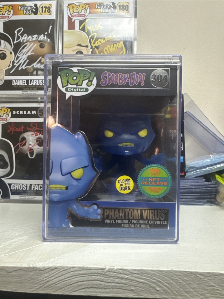 Funko Pop Digital Exclusive LE 1900 Phantom Virus Glow Scooby In Hand Protector