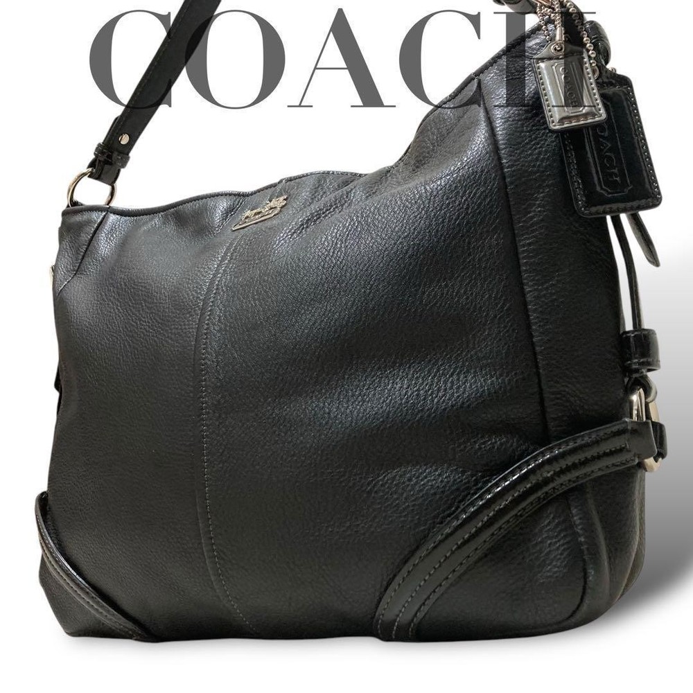 Coach Black Leather One Shoulder Bag with Adjustable Strap Spacious Carryall