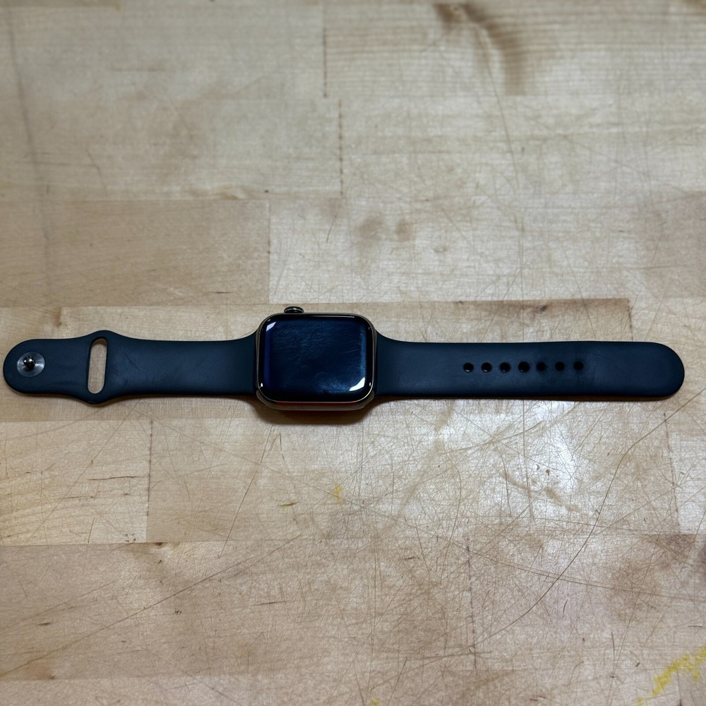 Apple Watch Series 8 (45mm, GPS + Cellular) Aluminum Case - FOR PARTS ONLY