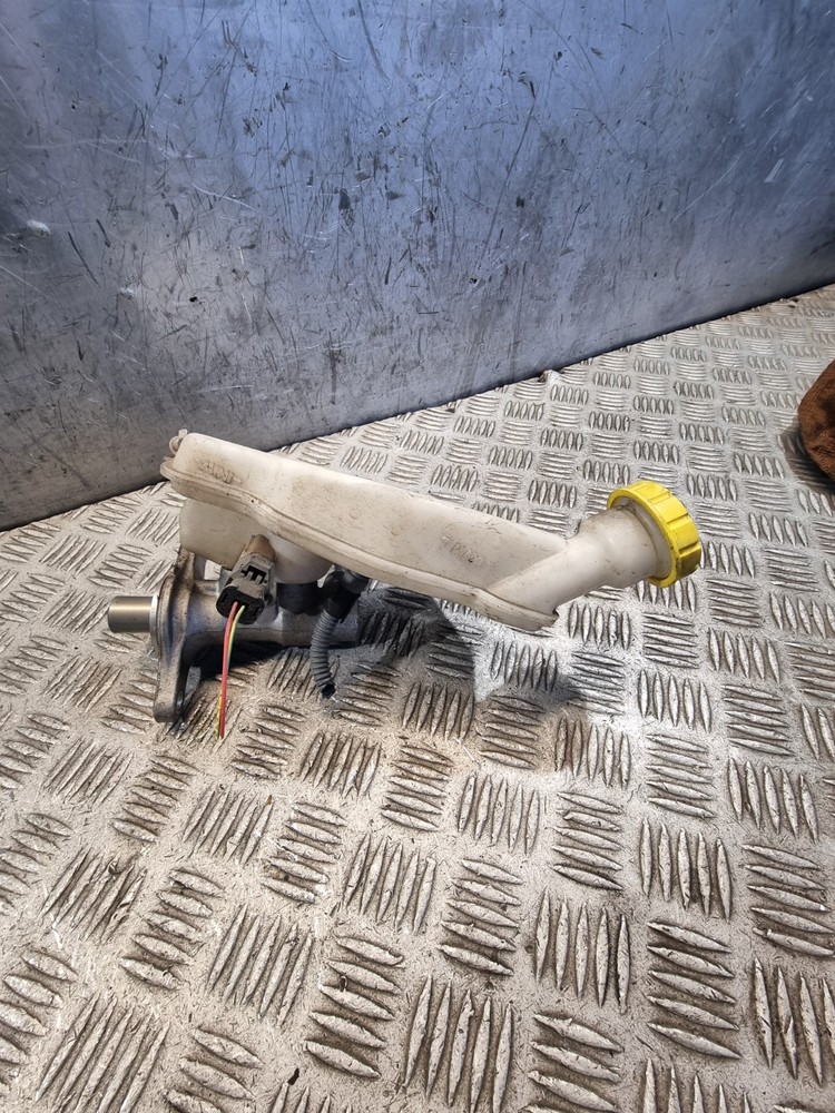 PEUGEOT P208 BRAKE MASTER CYLINDER 1.2L PETROL 5 SPEED MANUAL HATCHBACK 2016