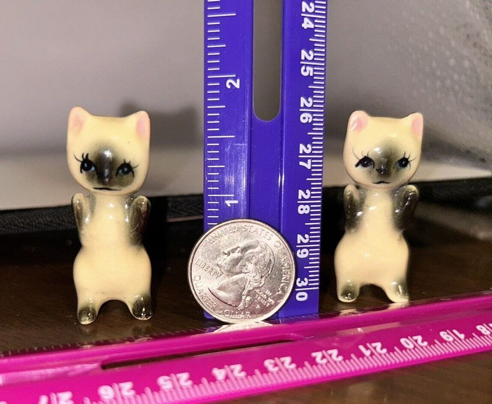 2 Siamese Cats/kittens Figurines Vintage(( 1 3/4