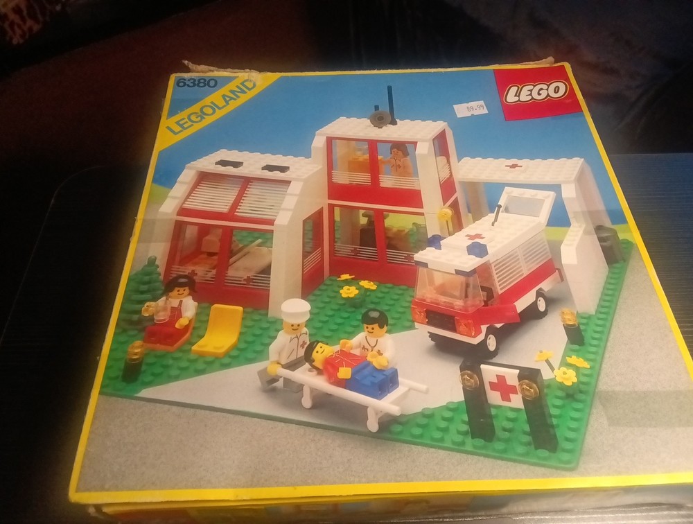 LEGO Town: Emergency Treatment Center (6380)