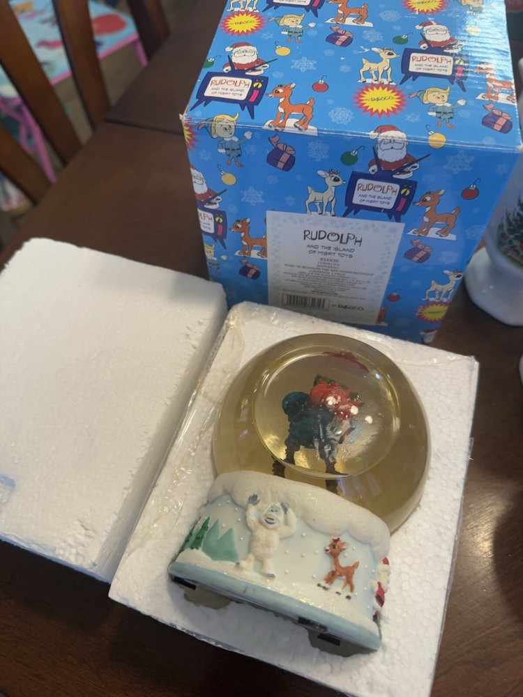 2001 Rudolph Reindeer Island Misfit ToysYukon Cornelius Snow Globe