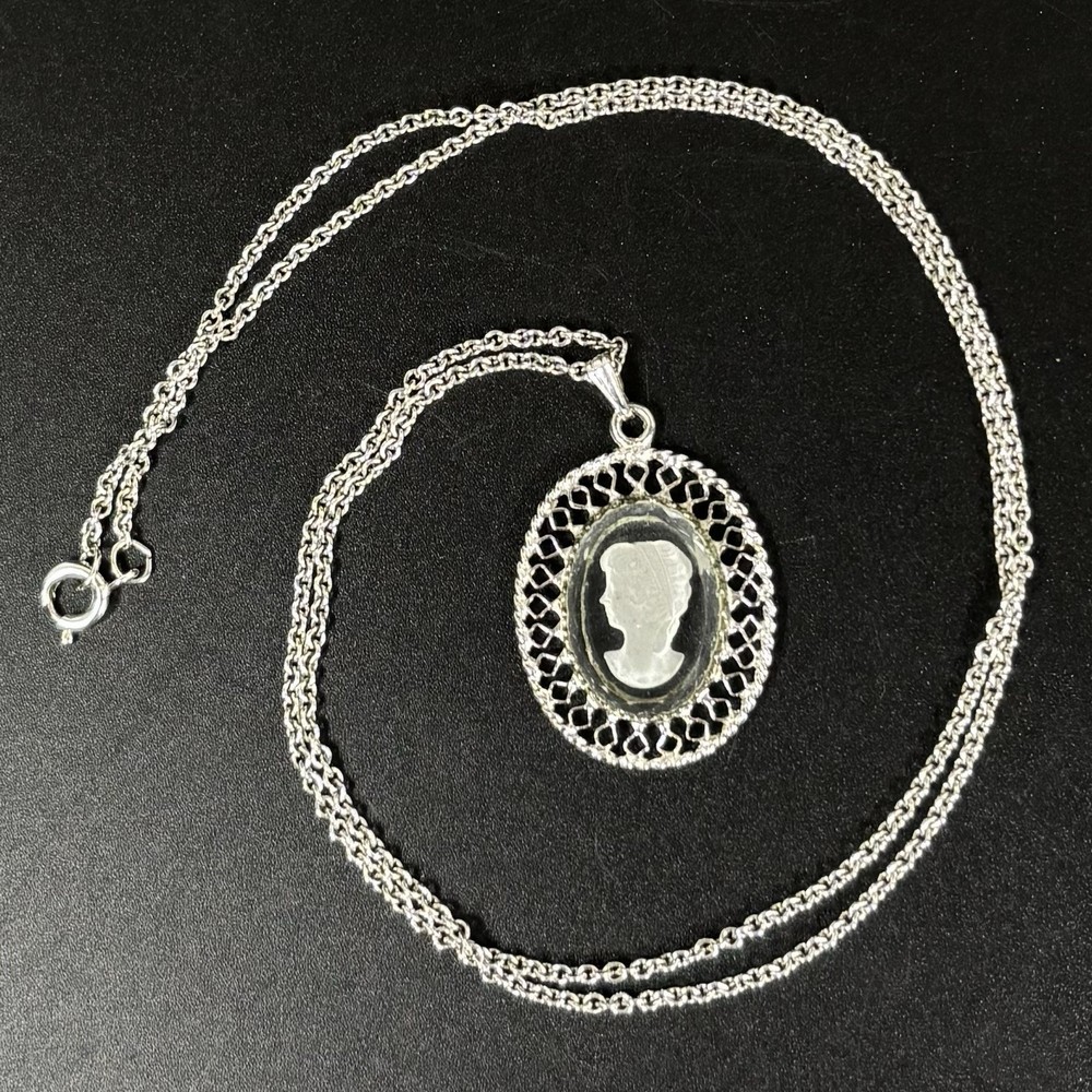 Vintage Intaglio Glass Cameo Pendant Silver Tone Engraved Chain Necklace 21