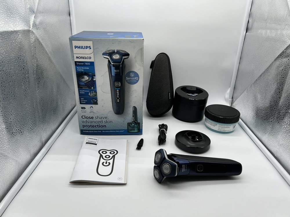 Philips Norelco Shaver 7800 Rechargeable Wet & Dry Electric Shaver S7885 (R2(24)