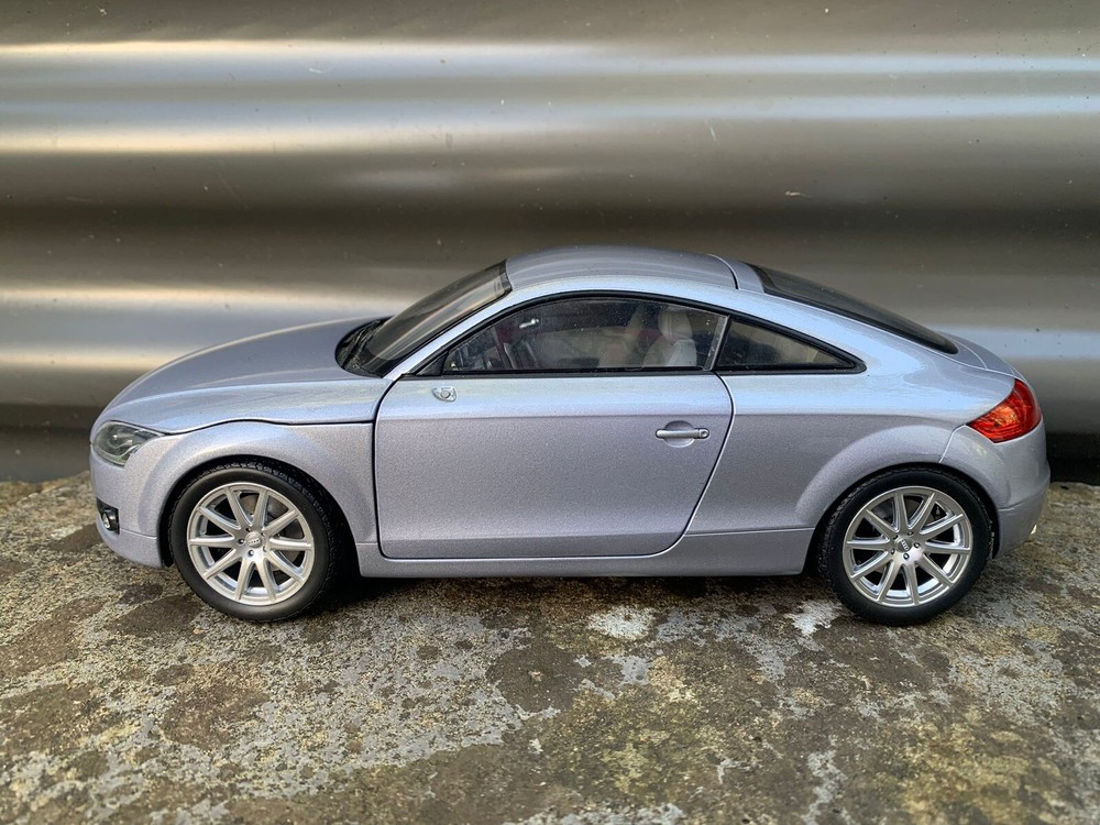 Minichamps Audi TT coupe 2006 silver blue 1:18 diecast model car WING MIRRORS