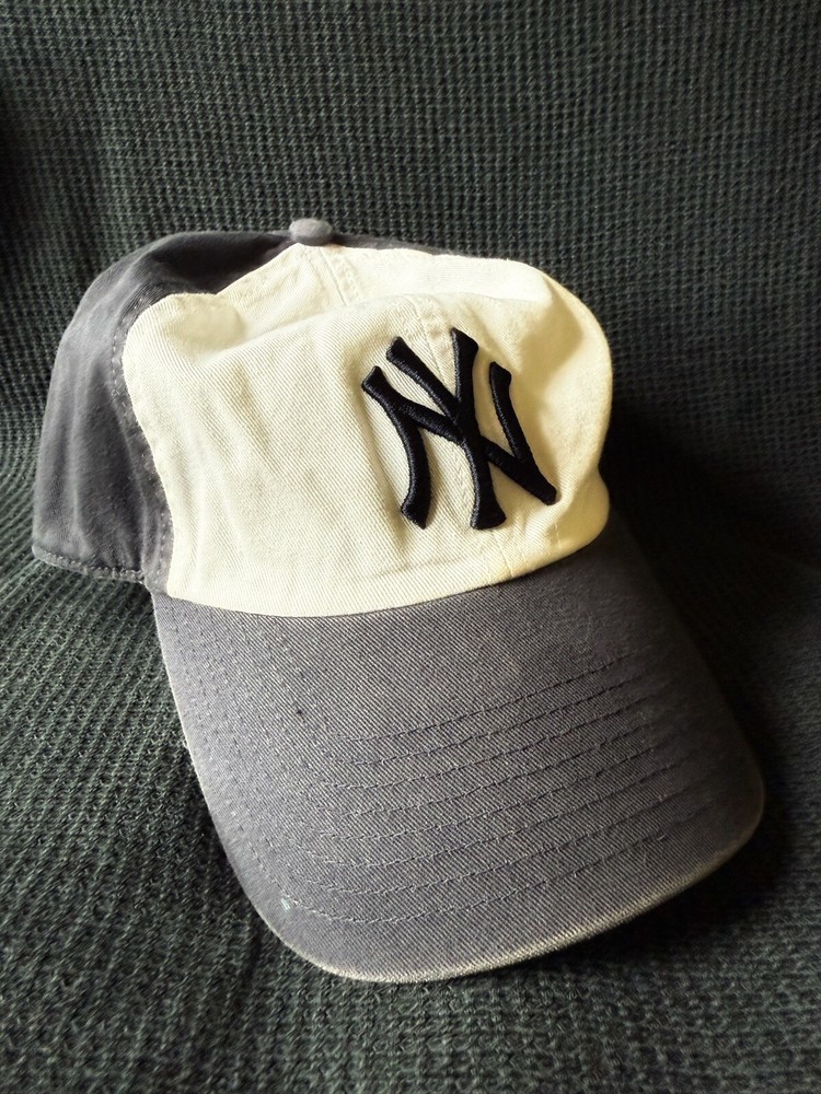 Vintage New York Yankees Size XL The Franchise Fitted Baseball Cap