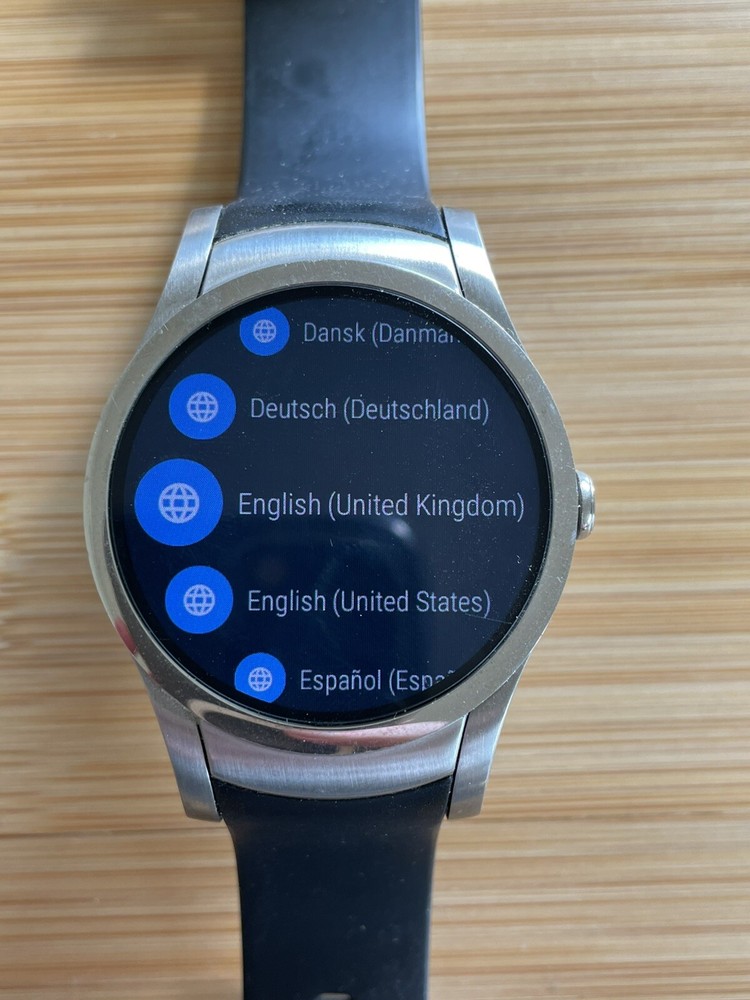 Verizon Wear24 Smart Watch Black Model QTAXU1 And Charging Base