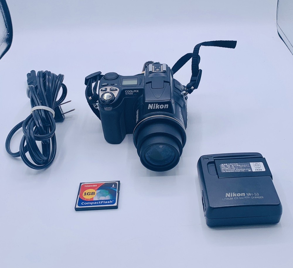 Nikon COOLPIX 5700 5.0MP Bundle w/ charger, battery and SD Card *See Details*
