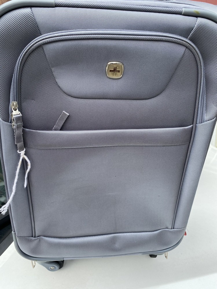 SWISSGEAR Zurich  Expandable Carry On Spinner Suitcase - Black