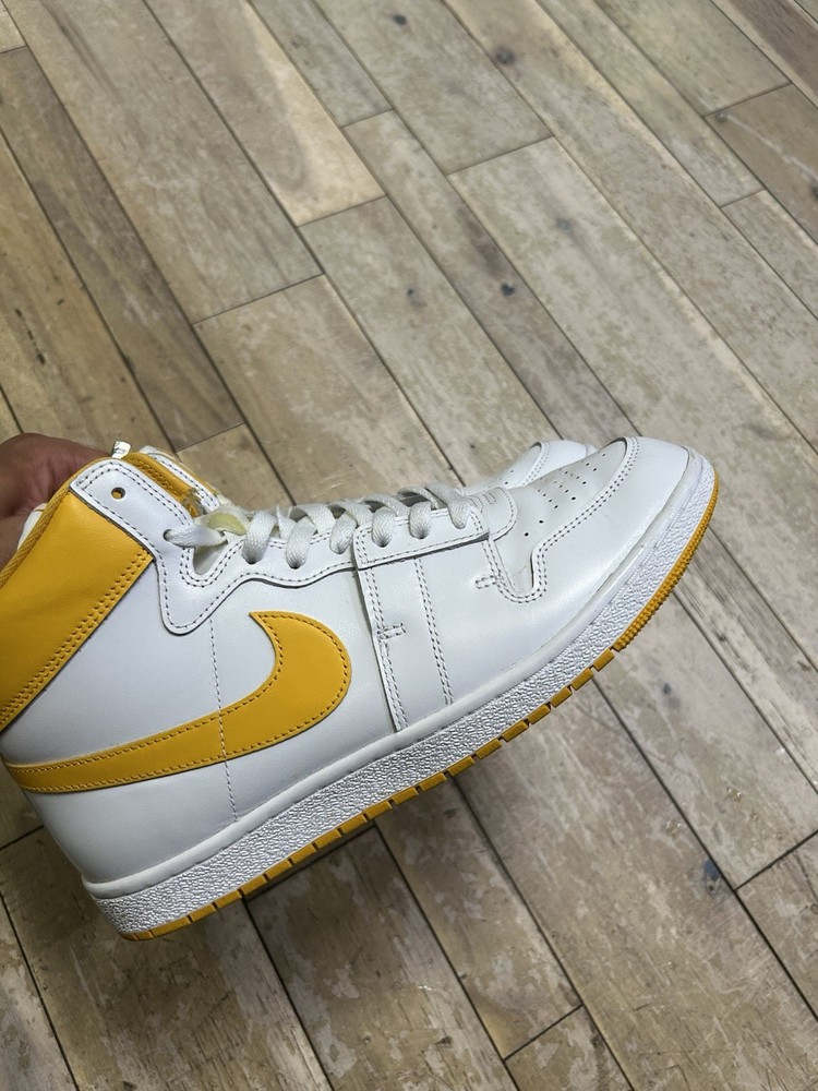 Size 11 - Jordan Air Ship PE SP University Gold
