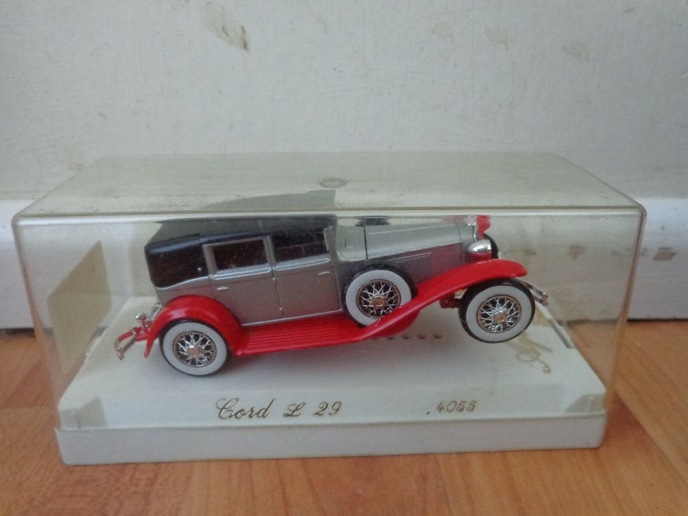 1/43 SOLIDO AGE D'OR - CLASSIC CORD L 29 SILVER & RED DIECAST CAR REF 4055