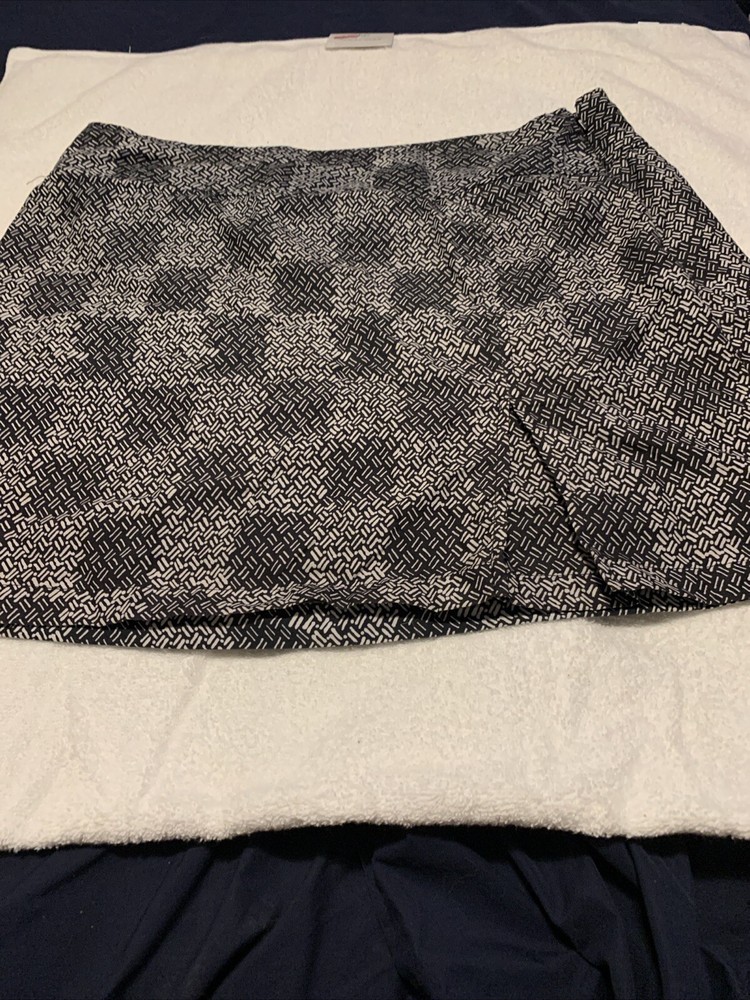Izod Golf Skirt Skort Size 12 Black And White