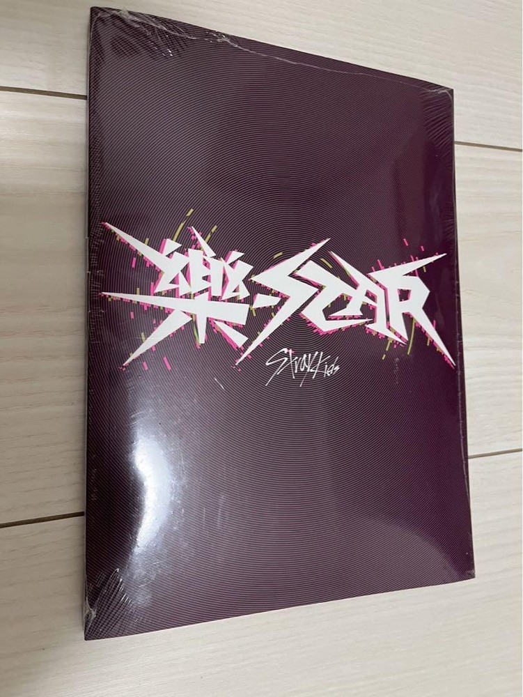 Straykids Raku-Star Album