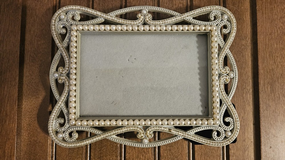 4X6 Ornate Pearl Photo Frame for Tabletop or Wall Display