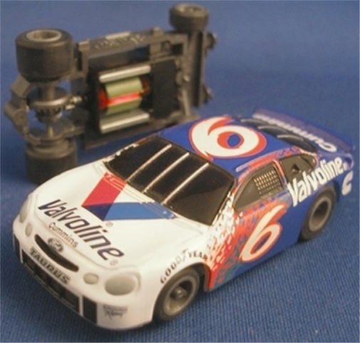2002 LIFE-LIKE Ford TAURUS #6 MARTIN FASTEST T Slot Car