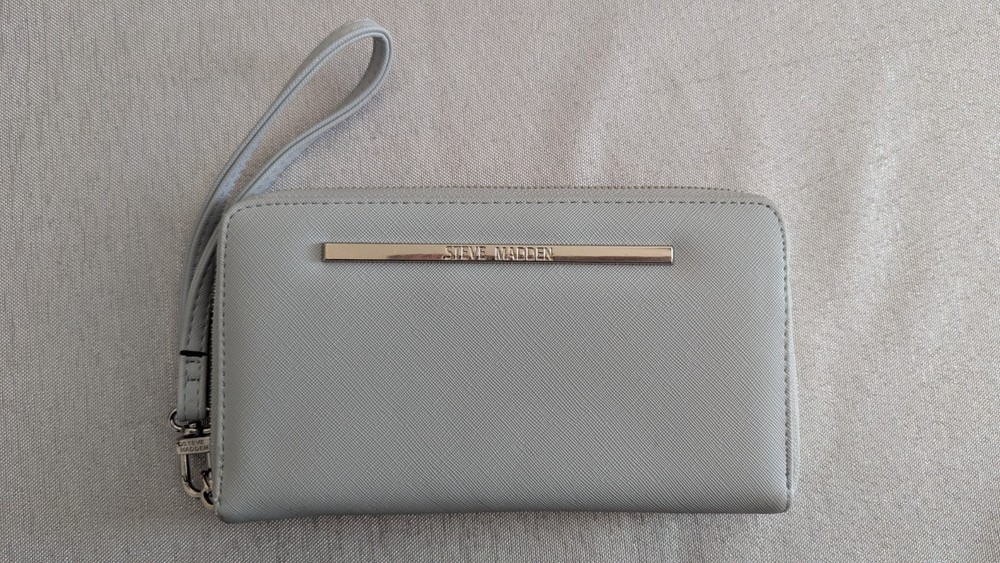 STEVE MADDEN Wallet Wristlet (Light-Blue) Preowned & Good Condition
