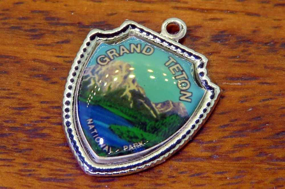 Vintage silver GRAND TETON NATIONAL PARK WYOMING TRAVEL SHIELD charm 39-4