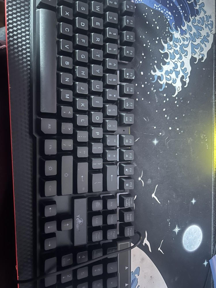 Compact Ergonomic Keyboard for Comfortable Typing and Gaming