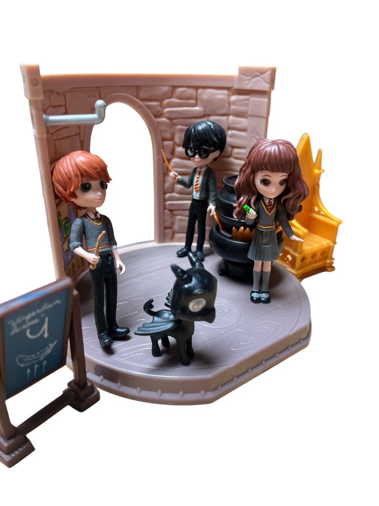 Harry Potter Wizarding World Magical Minis Figures And Accessories Bundle
