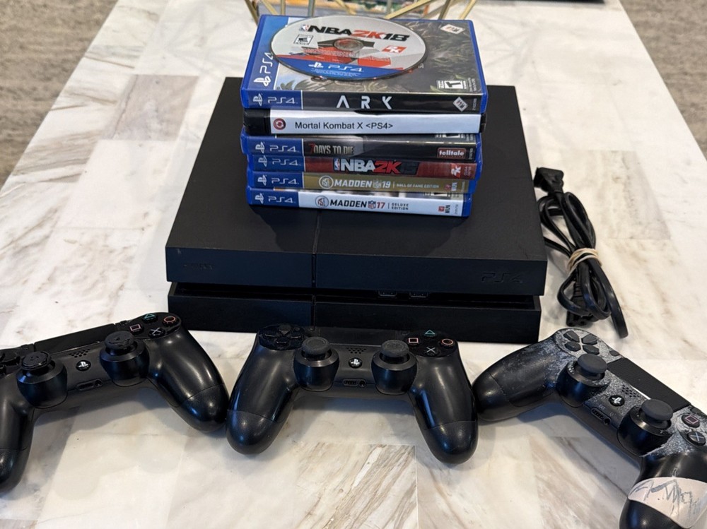 Sony PlayStation 4 500GB Gaming Console -Black (CUH-1215A) 3 Controller 7 Games