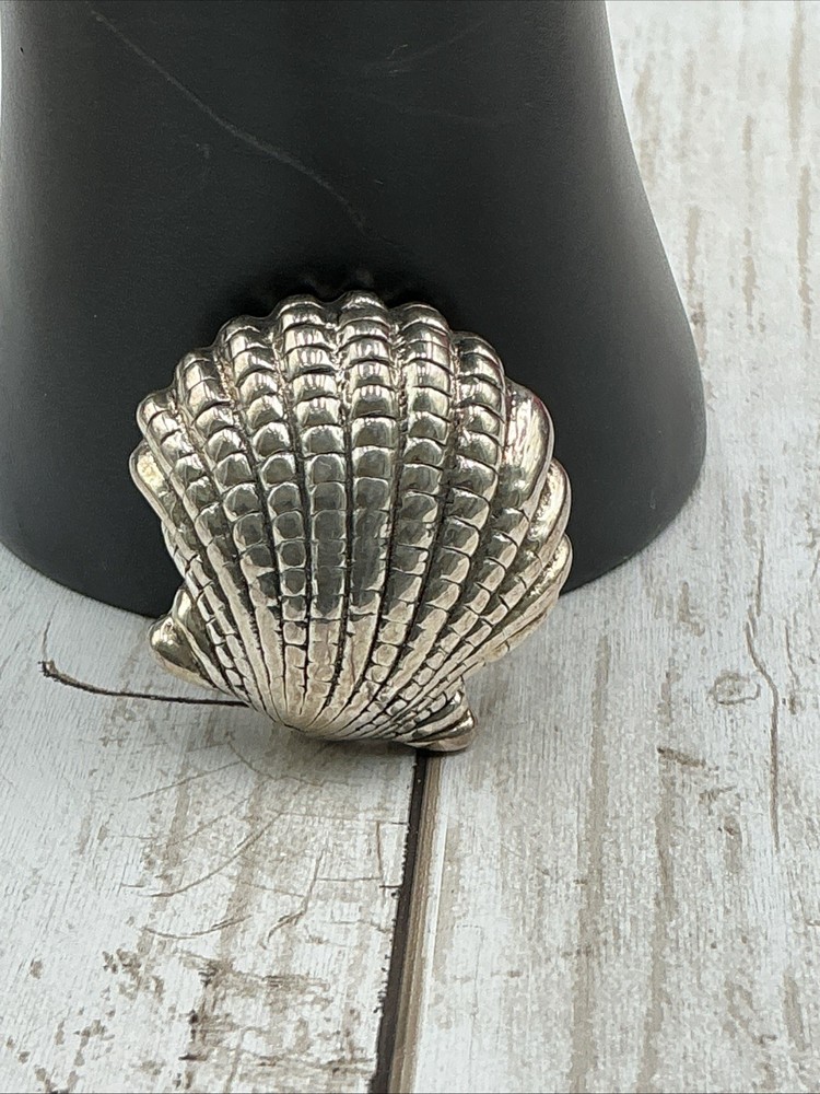 Vintage .925 Sterling Silver Scallop Sea Shell Textured Ribbed Nautical Pendant