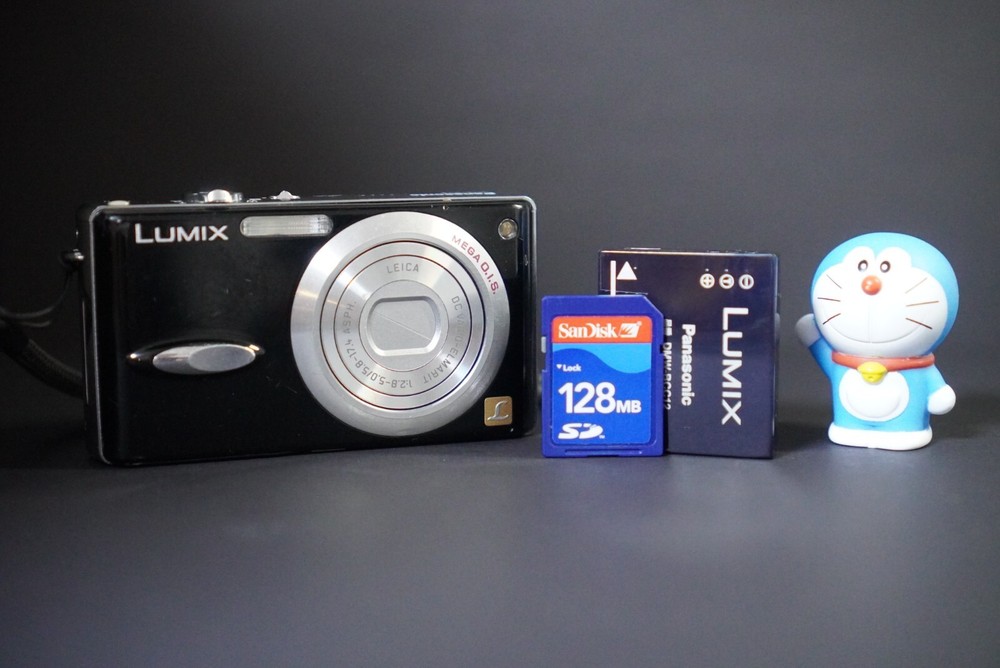 Panasonic LUMIX DMC-FX8 Compact Digital Camera w/ SD Card , Battery from Japan