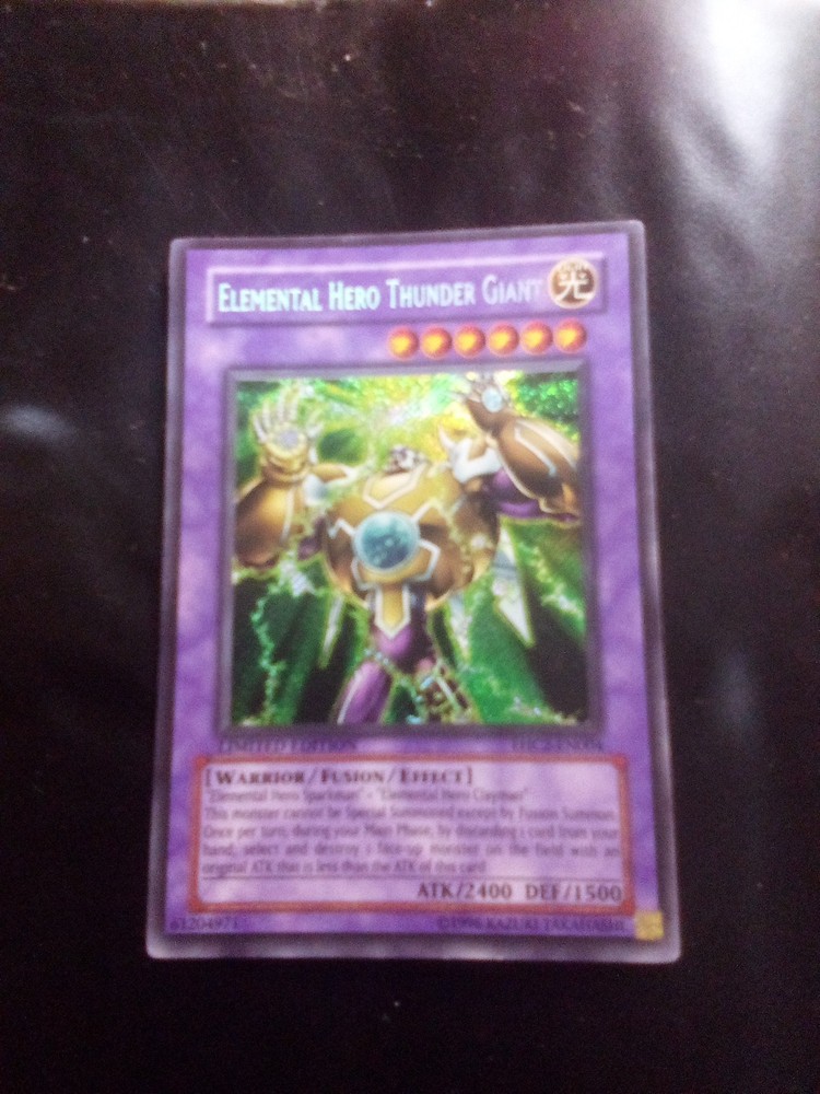 Elemental HERO Thunder Giant Limited Edition EHC2-EN004 Collectible Card