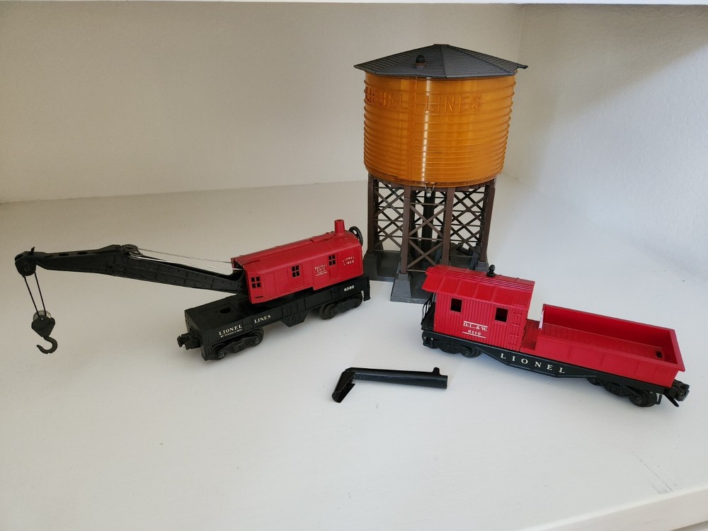Vintage Lionel 3-Piece Set with Crane 6560 Caboose 6119 & Water Tower
