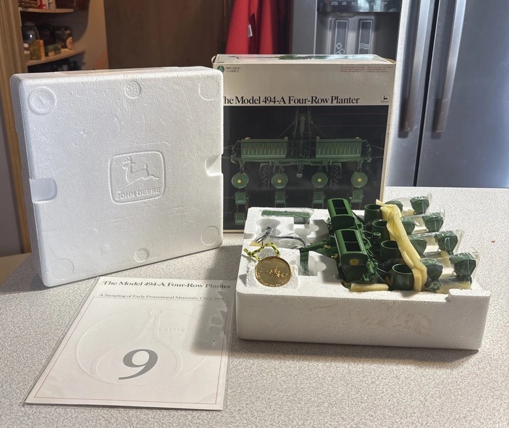 Ertl 1/16 John Deere 1997  #9 Precision Classics Model 494-A Four Row Planter