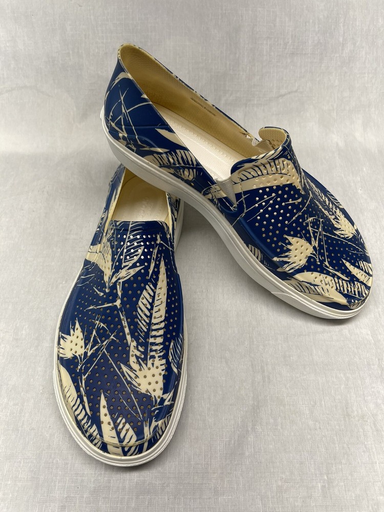 Iconic Crocs Men’s Blue/White Rubber Vented Water Shoes Slip On Size 10