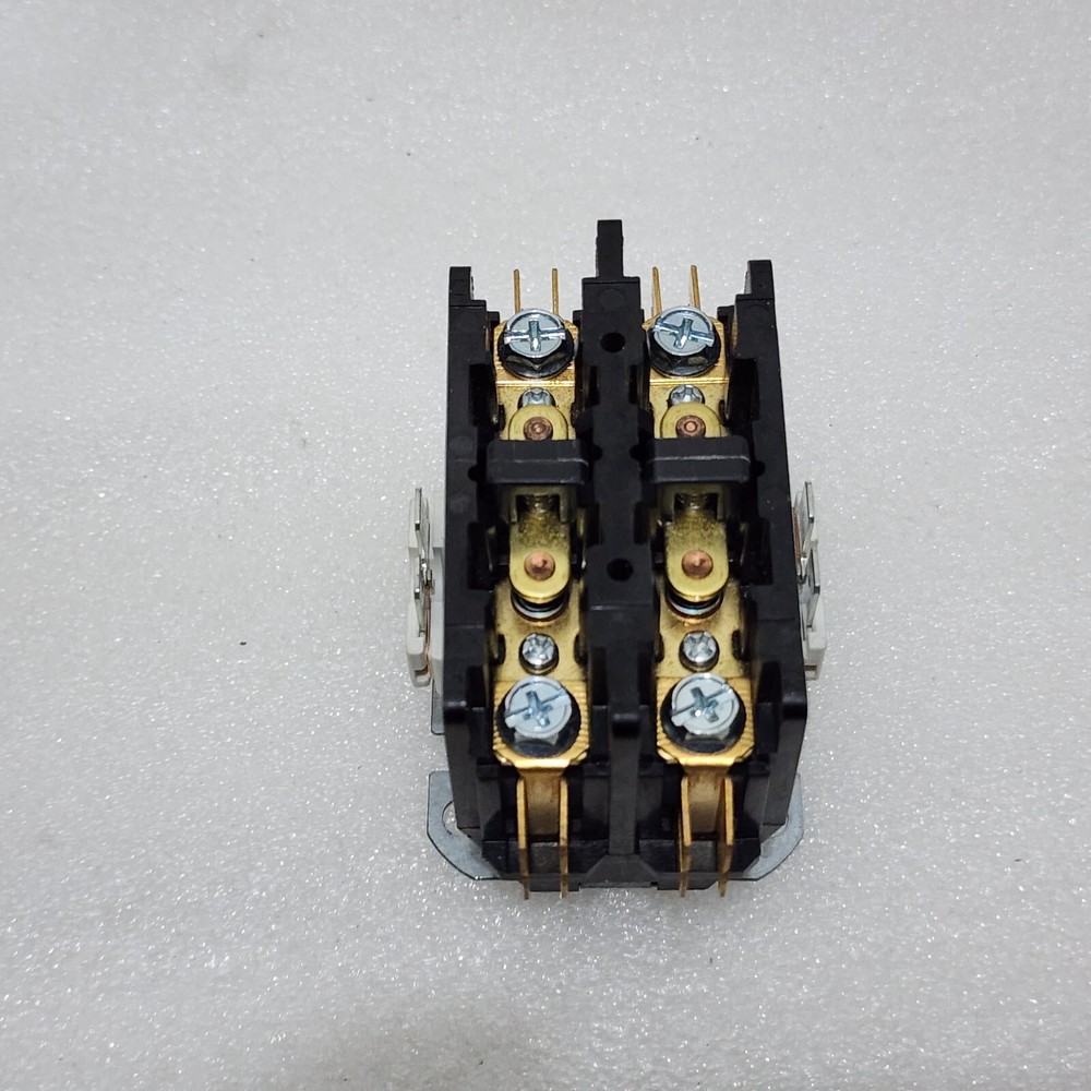 SQUARE D 8910DP32V09 DEFINITE PURPOSE CONTACTOR 2-POLE 30A COIL VOLTAGE 208-240V