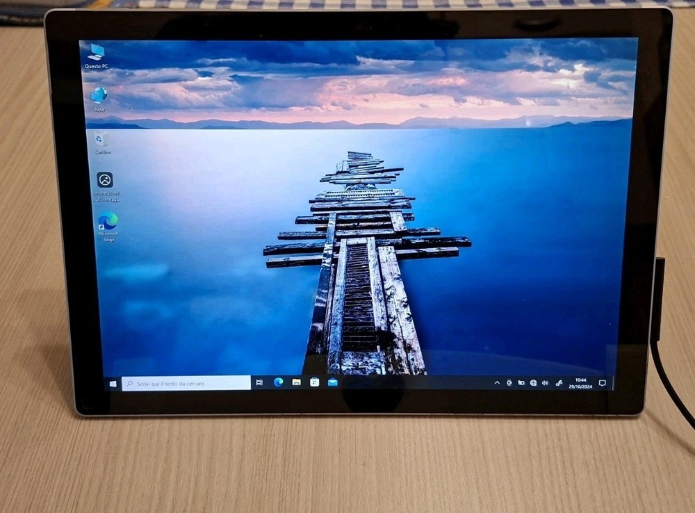 Microsoft Surface Pro 5 (1796) Core i5-7300U 2.4Hz 8Gb Ram 128Gb SSD 12.3” Win11