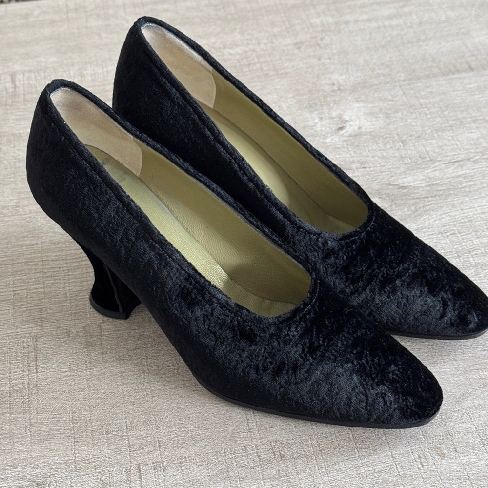 YSL Vintage Black Velvet Pumps Size 6 Yves Saint Laurent