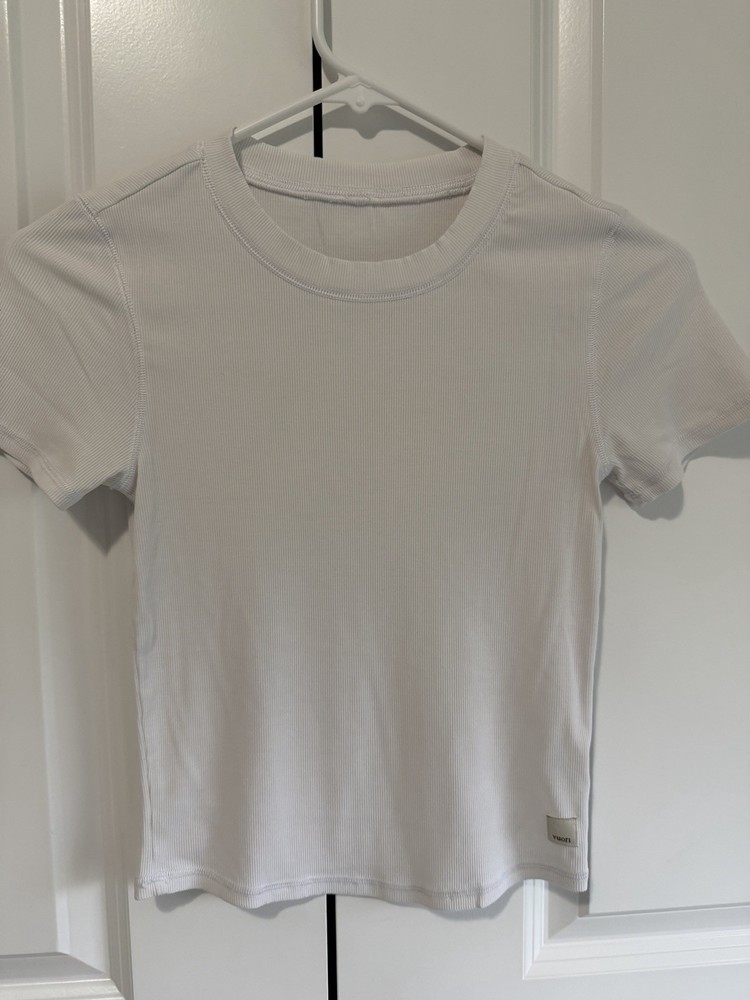 Vuori Women’s XS White Ribbed Performance Tee Stretch Athletic Top, #376