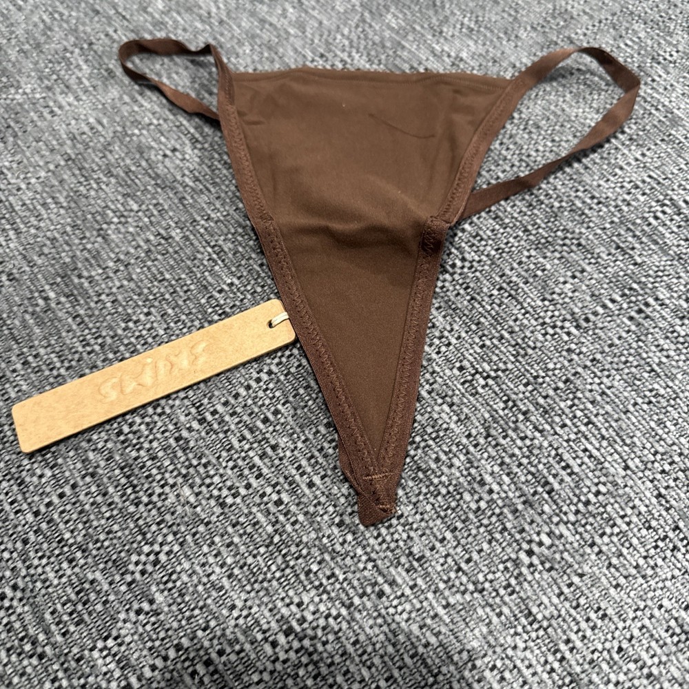 NWT Skims Cocoa Brown Fits Everybody T String Thong Size S Comfortable #7150