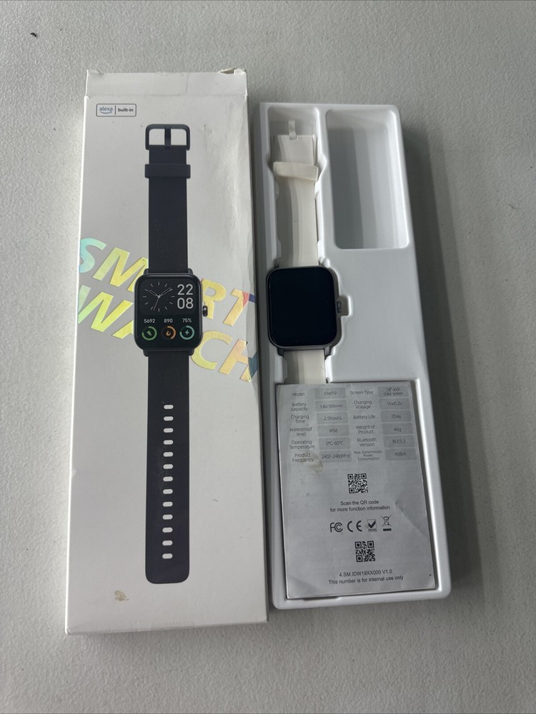 White Fitness Smartwatch for Men & Women – Track Activity & Health