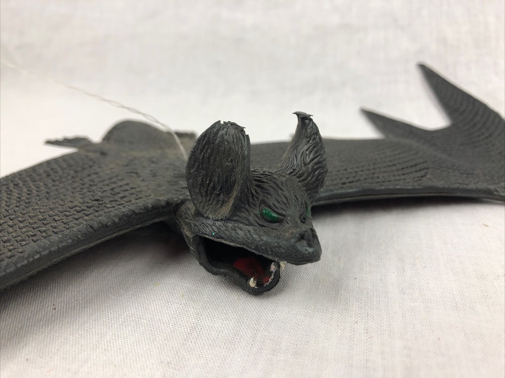 Bat Figure Rubber Halloween Decor Prank Prop Suction Cup Hangable Animal Toy