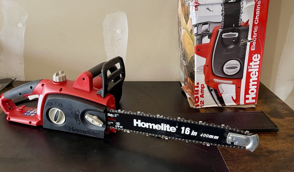 Homelite 16-Inch 12 Amp Electric Chainsaw in Great Condition