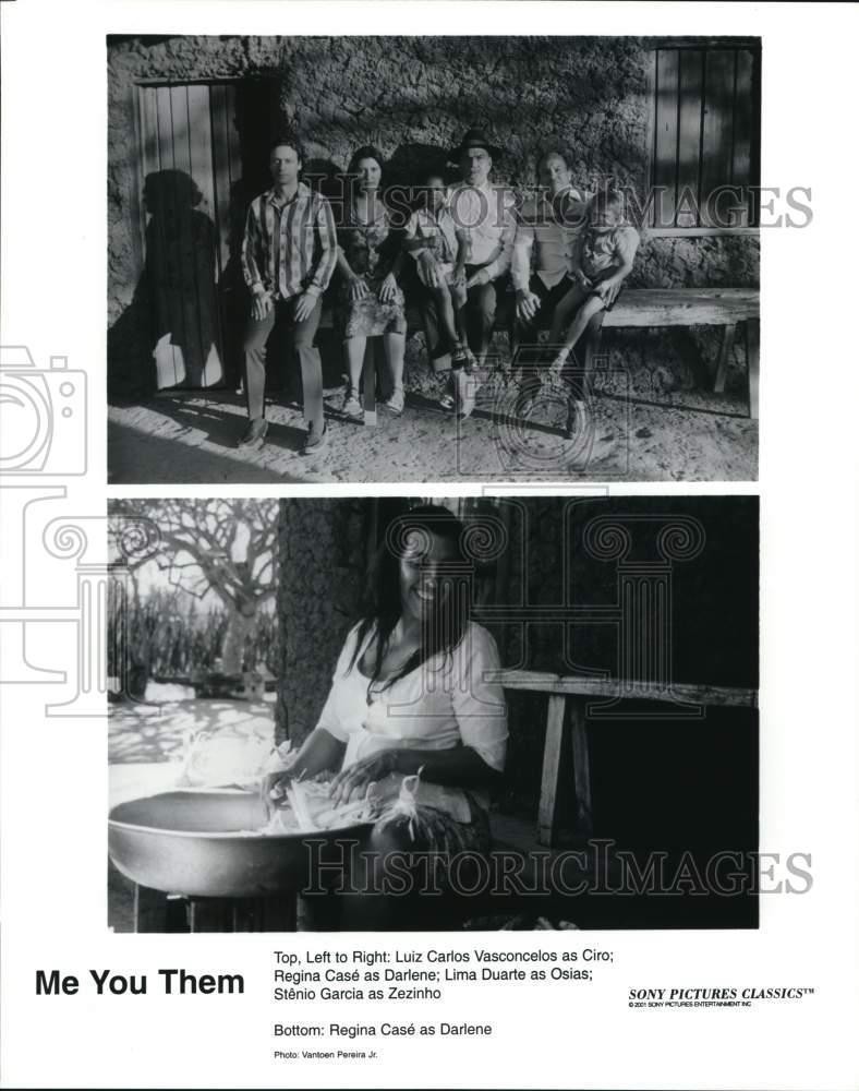 2001 Press Photo The cast of 