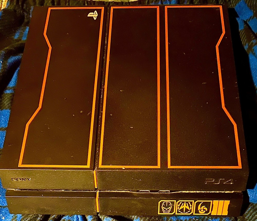 Black Ops III Edition PS4 Console (includes Original Box)