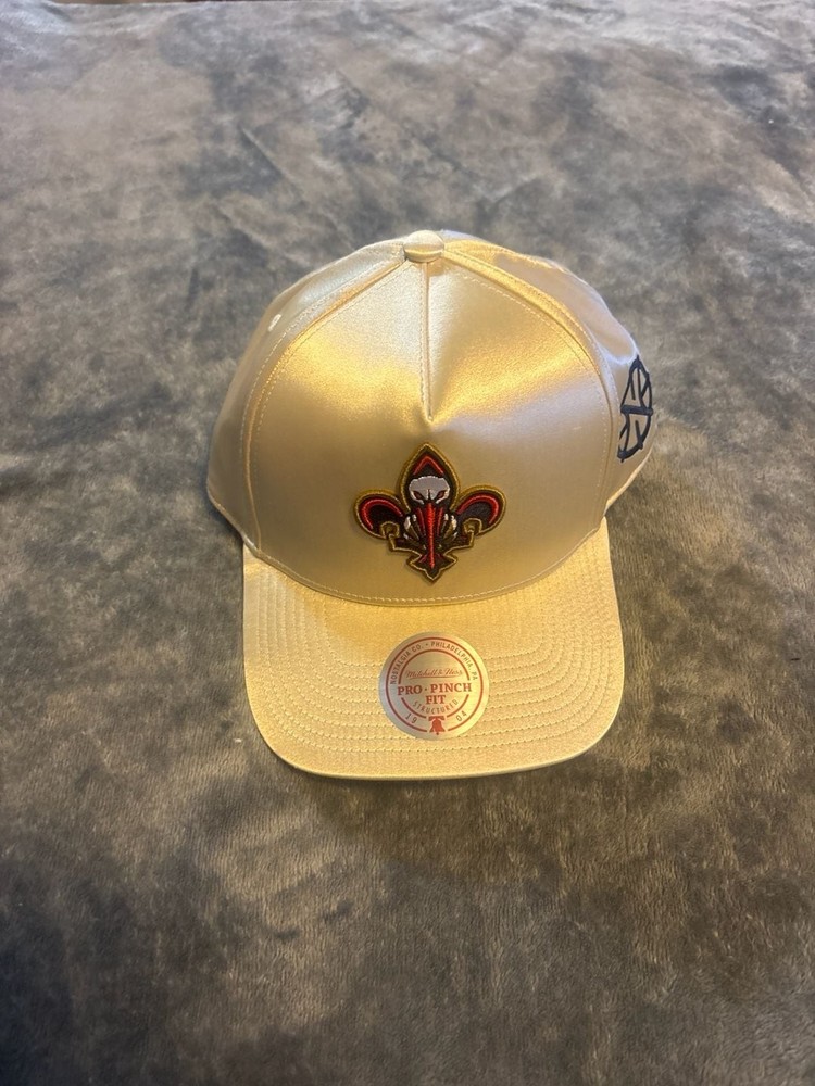 Mitchell & Ness New Orleans Pelicans Gold Satin Pro-Pinch Snapback Hat