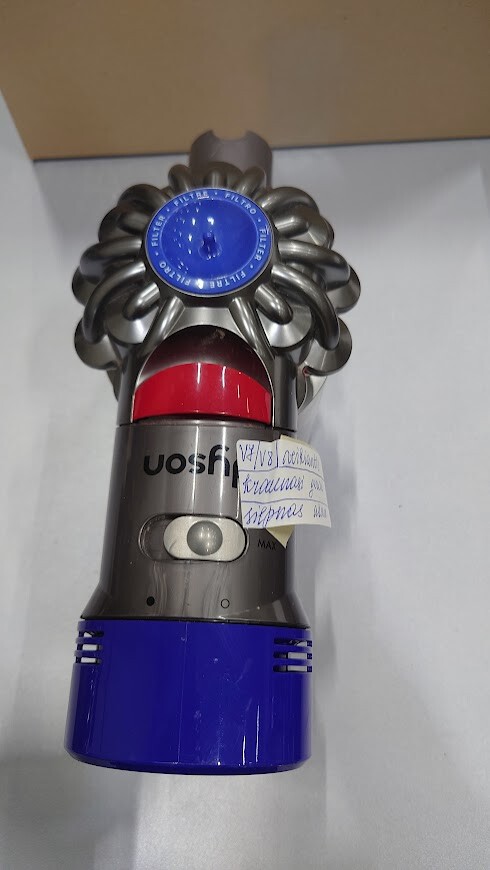 Dyson V7 V8 Vacuum Used with Weak Battery and Wear Signs  