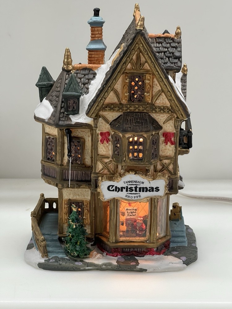 Lemax Tannenbaum Christmas Shoppe 2003 Retired Mint Condition with Light