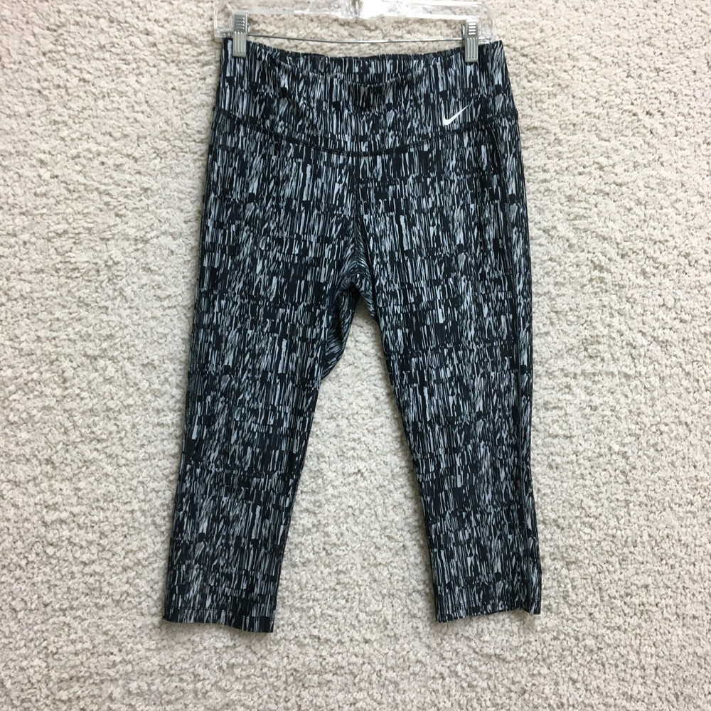 Nike Dri-Fit Swoosh Cropped Athletic Leggings for Women - Medium Black