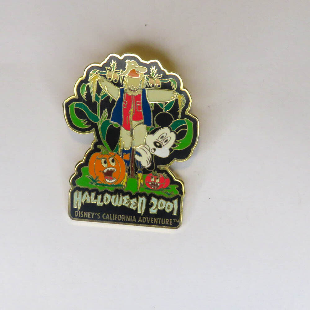 Disney DCA Halloween   Mickey  Scarecrow Pin