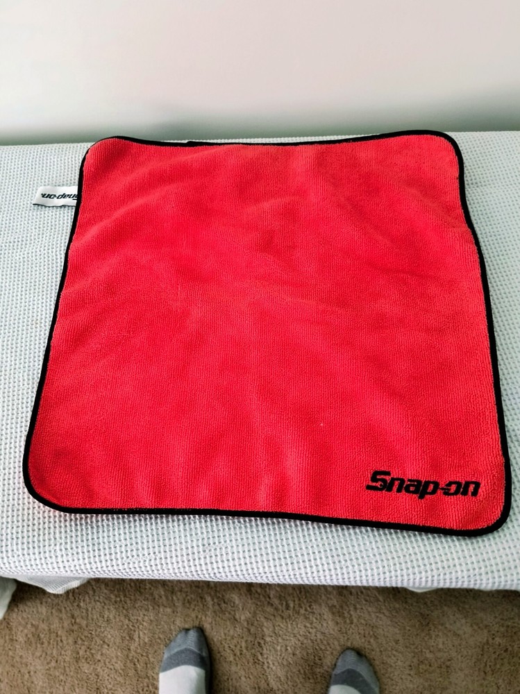 Snap-On Golf Towel with Magnetic Clip for Easy Access